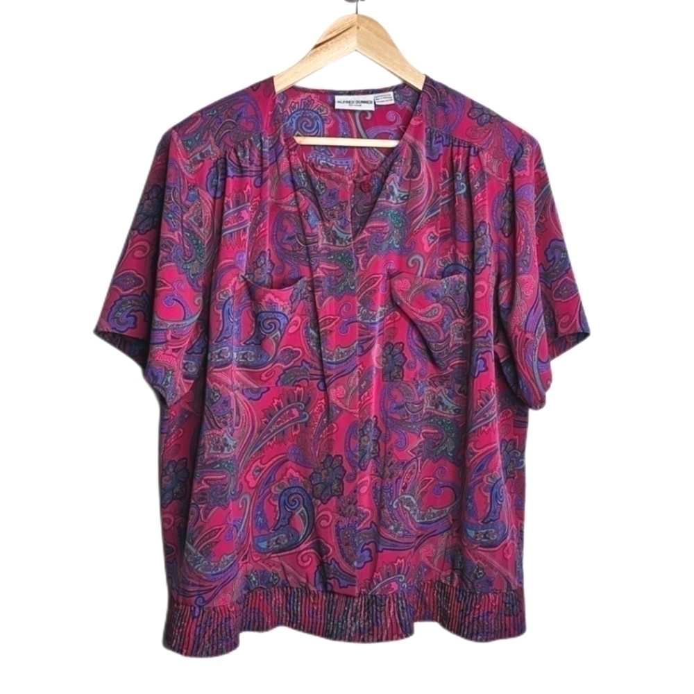 Paisley button round neck short sleeve pleated hem top